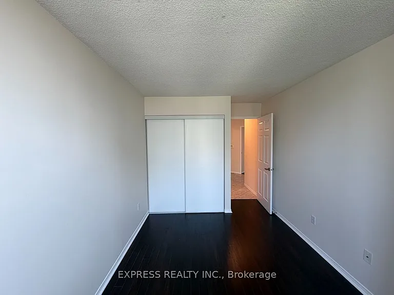 942 Yonge St #212 — Photo 9