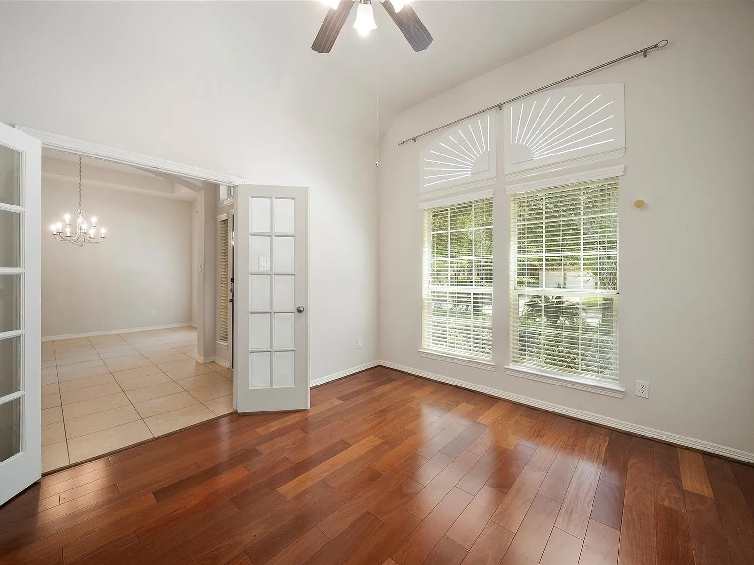 4 bed, 3.0 bath, 2726 sqft, $2,700 — Photo 3