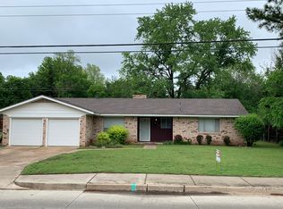 1013 W Imhoff Rd, Norman, OK 73072