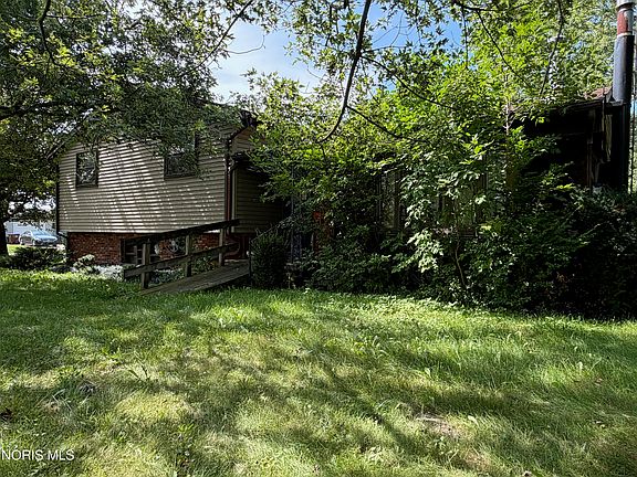 2nd image of 1995 Riverview Dr