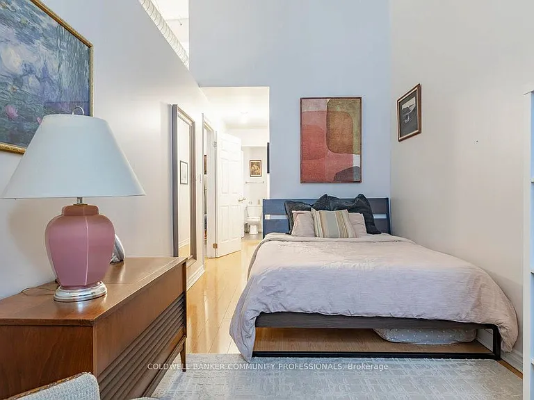 80 King William St #112 — Photo 21