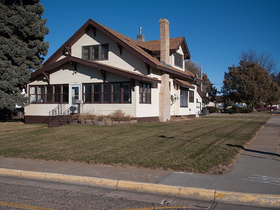 1st image of 440 Blake St