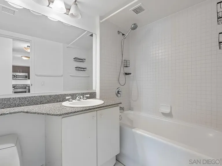 500 W Harbor Dr #504 — Photo 34