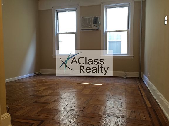 3rd image of 2462 Crescent St