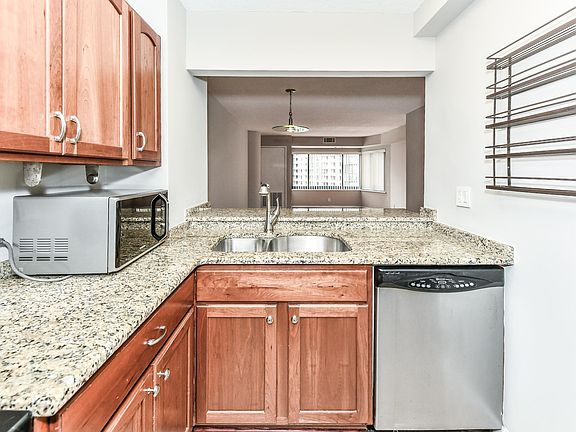 5th image of 900 N Stafford St APT 1612