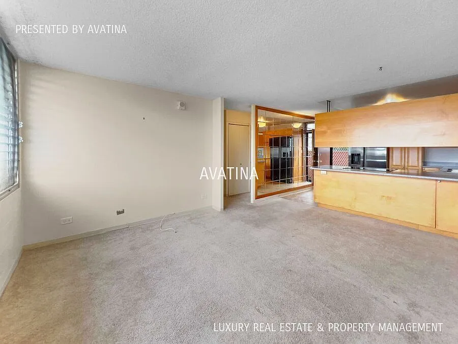 Renovated 3 bdrm condo with electricity, cable & internet included! — Photo 4