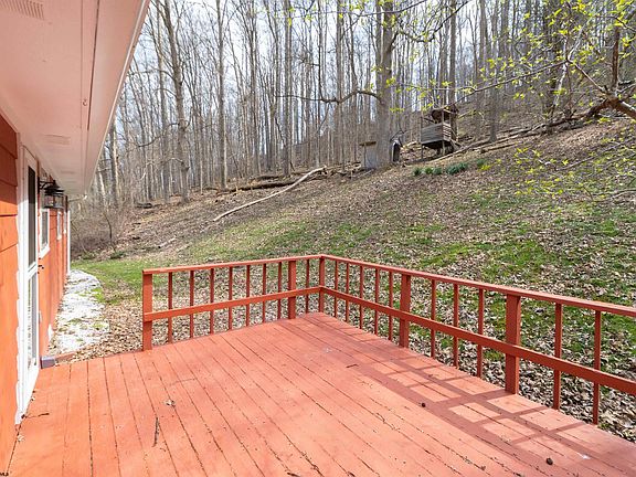 5th image of 161 Hilltop Dr