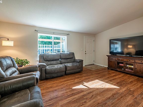 3rd image of 92260 Alder Hill Ln