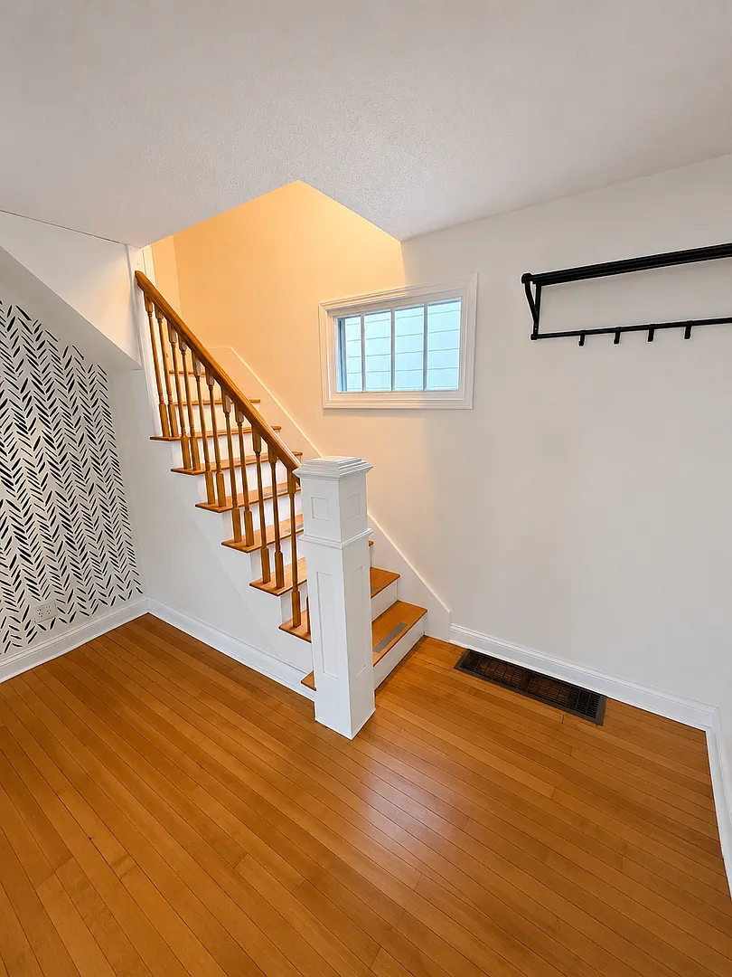 Available September! - 2 Bed 1 Bath Home! — Photo 3