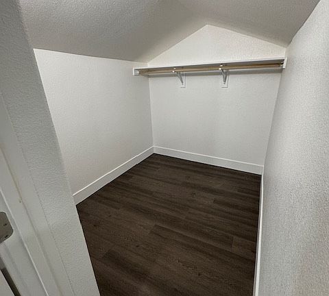 4th image of 720 Brighton Ave #9
