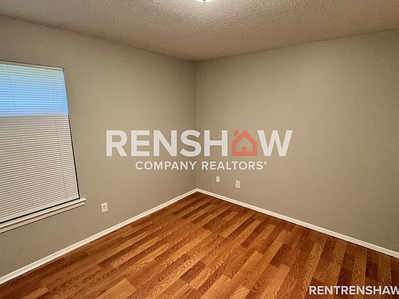 2nd image of 381 N Manassas St
