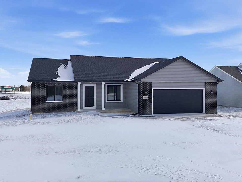 1st image of 4938 N Cranbrook Rd