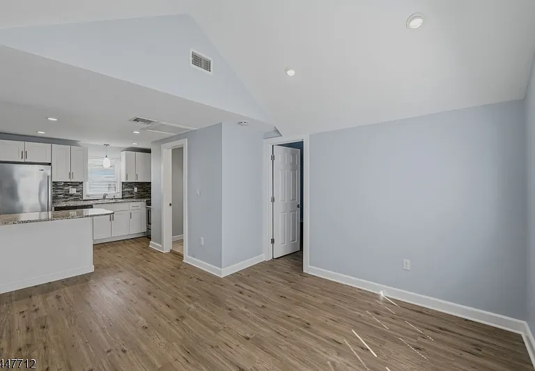 161 Broughton Ave #2 — Photo 6