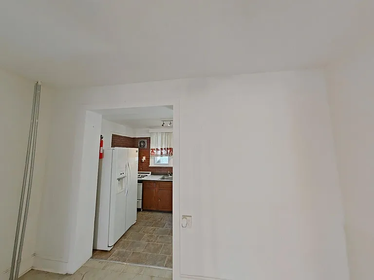 438 Saint Pauls St — Photo 3