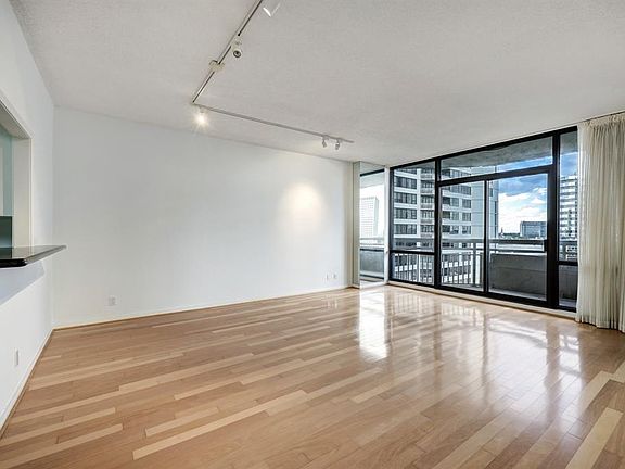 2nd image of 15 Greenway Plz Unit 10C