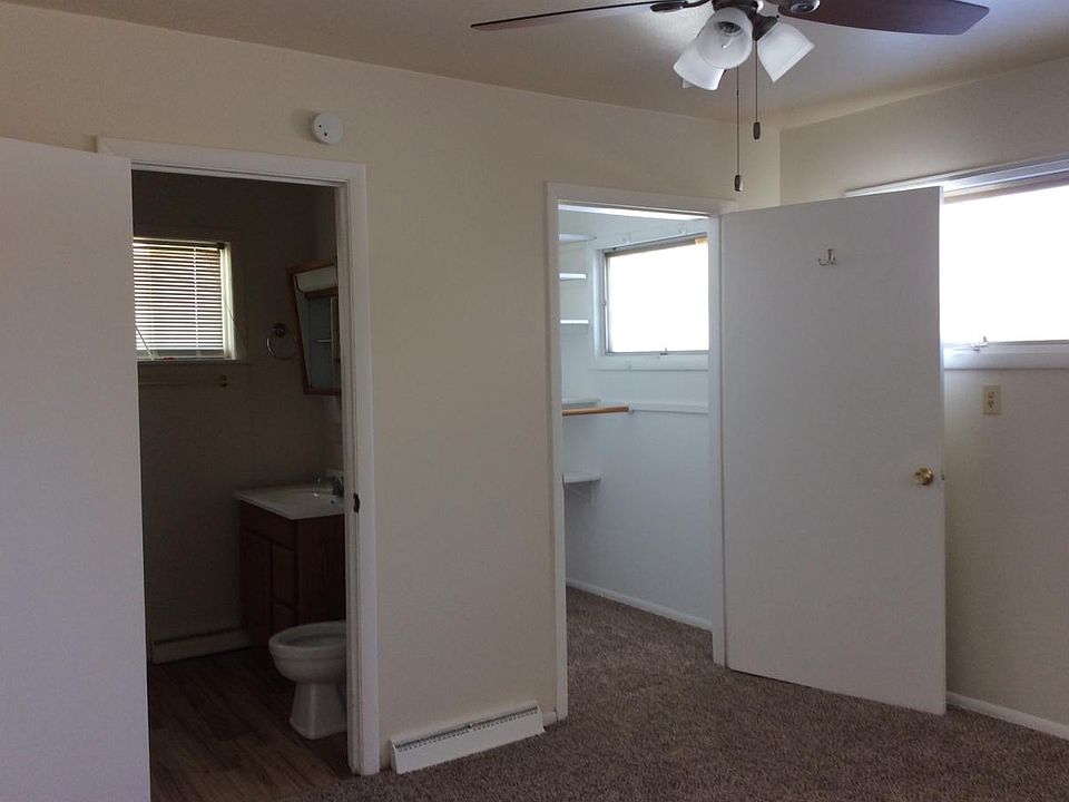 Bathroom & walk in closet off bedroom