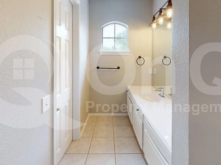 11281 Balcones Dr — Photo 23