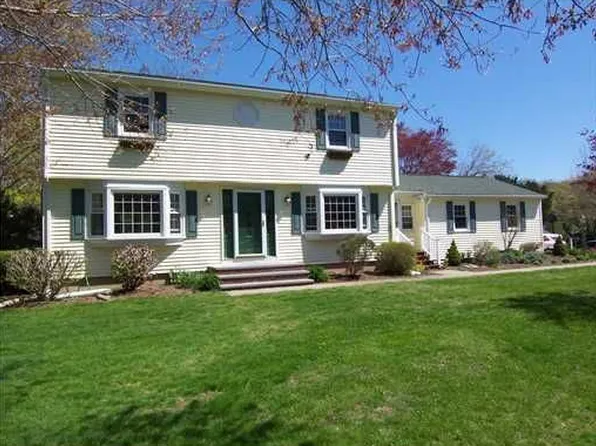 64 Terre Mar Dr, North Kingstown, RI 02852