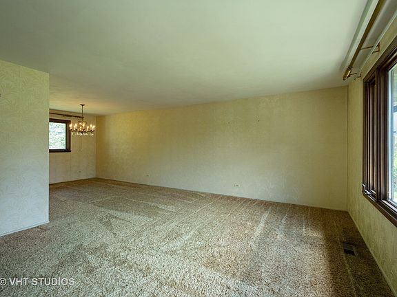 3rd image of 852 Pinehurst Ln