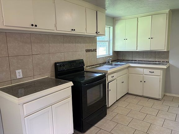 5th image of 1608 Breckenridge Dr