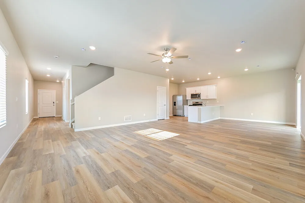 4 bed, 2.5 bath, 2030 sqft, $2,995 — Photo 4