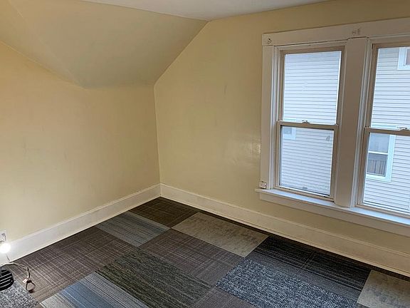 4th image of 745 E Benton St