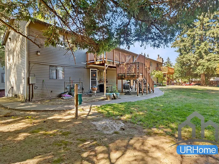 400 SE 169th Ave — Photo 3