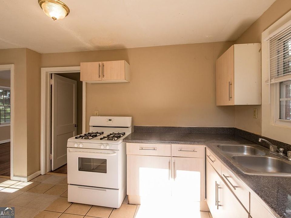 1st image of 1801 Oakmont Dr NW