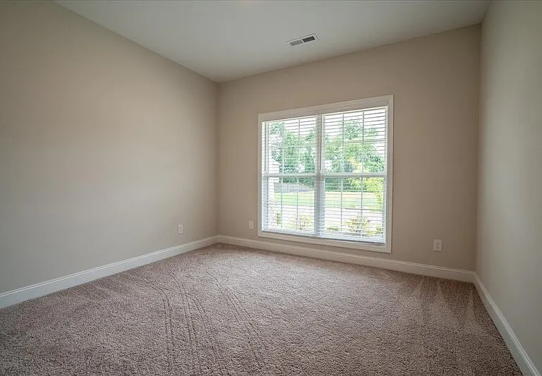 330 Creek Grove Ave — Photo 3