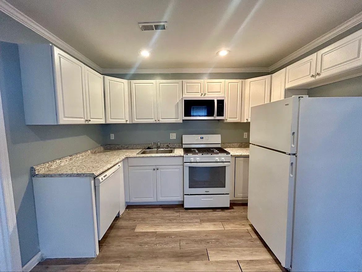 2 bed, 900 sqft, $1,525 — Photo 1
