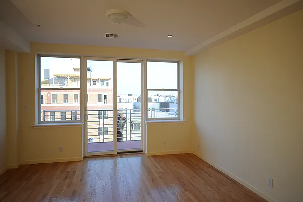 Rented by RES New York | media 24