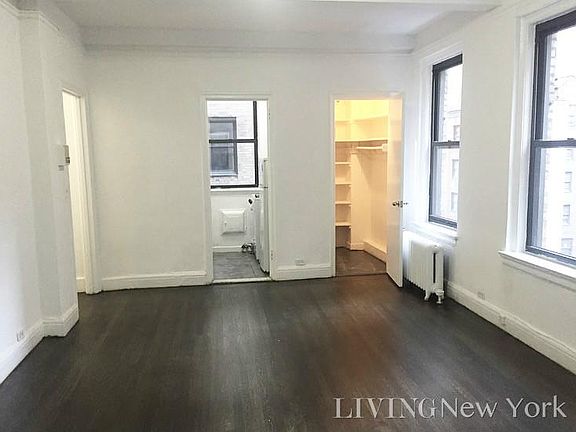 3rd image of 135 E 50th St APT 5B