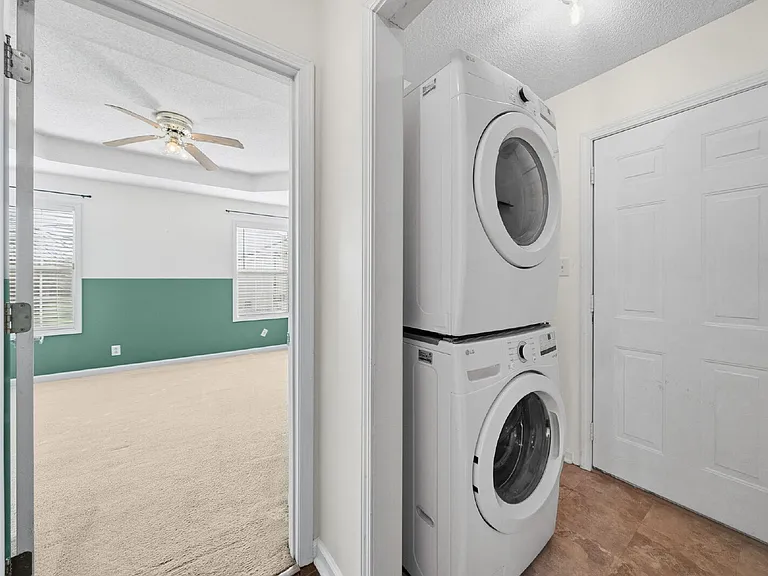 1361 Jenny Ln — Photo 18