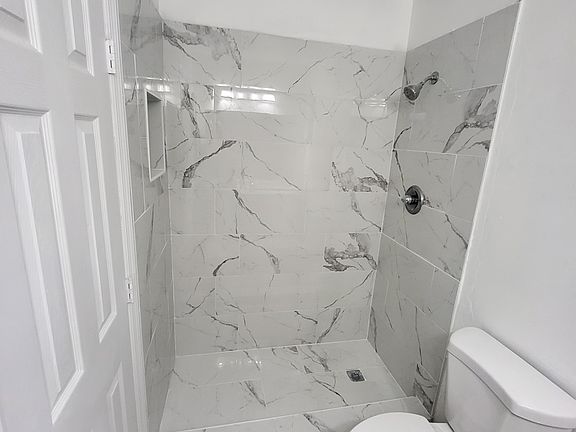 4th image of 3118 Miller Ave