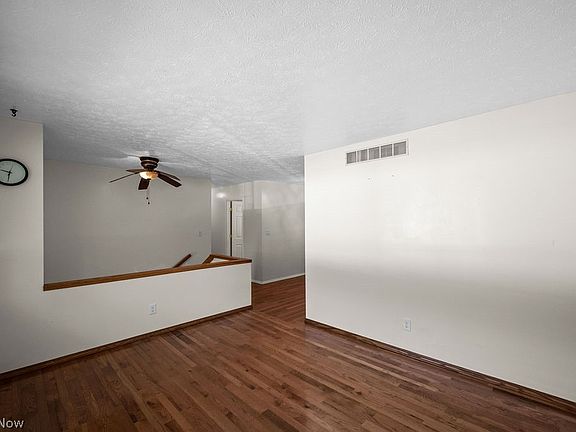 5th image of 190 Suzanne St