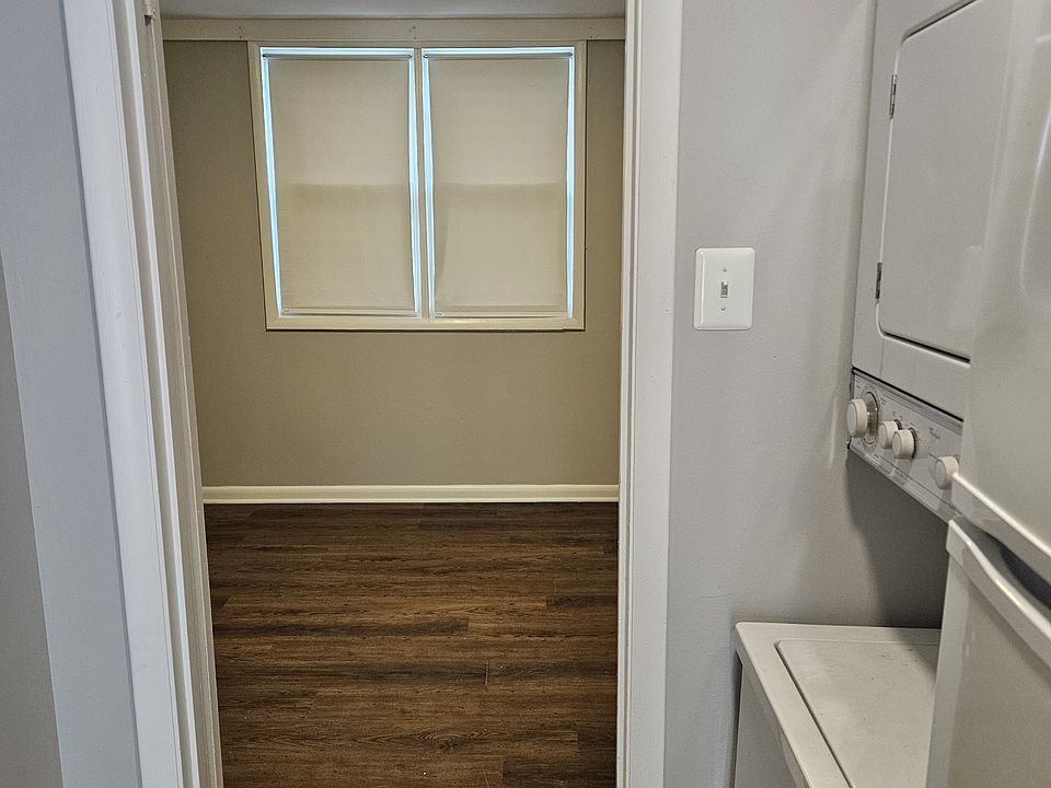 1st image of 145 Quailwood Pkwy #8