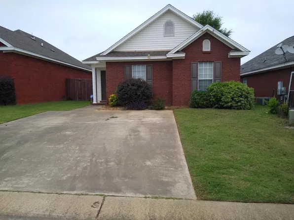 151 Ridgeview Dr, Millbrook, AL 36054