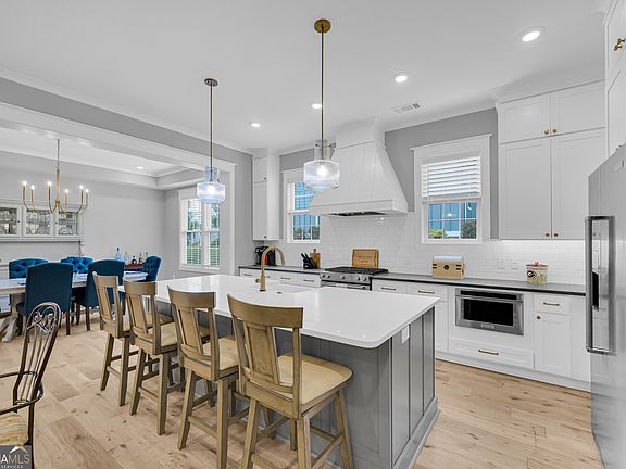 3rd image of 205 Highpointe Ln