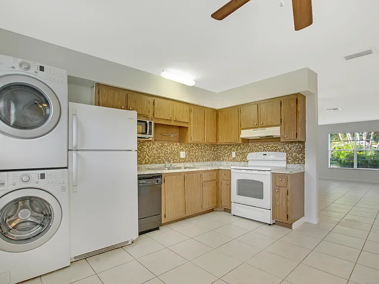 1919 Doffer Ln #1933 — Photo 1