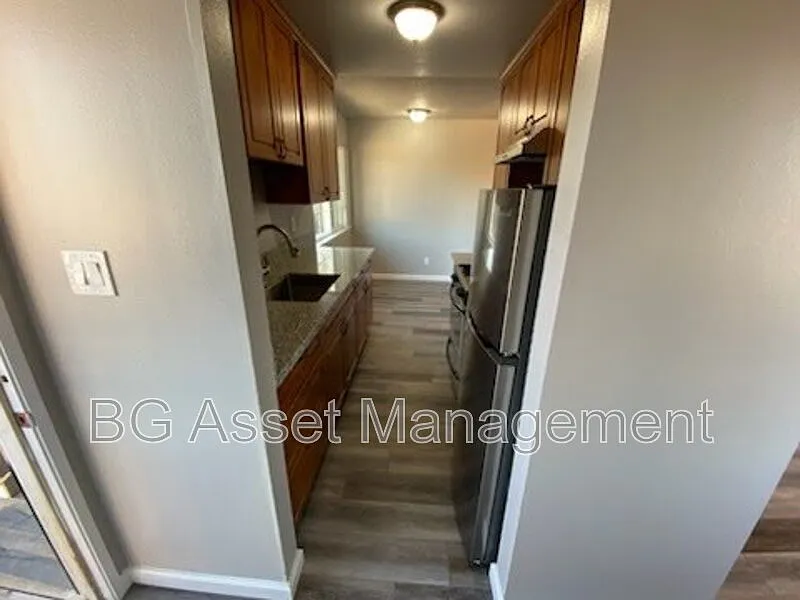 2 bed, 1.0 bath, 875 sqft, $1,800 — Photo 3