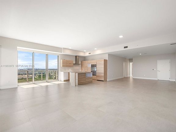 2nd image of 16385 Biscayne Blvd #Penthouse 8