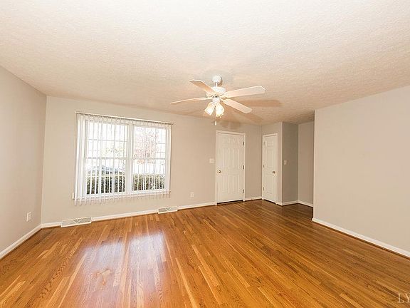 4th image of 742 Wyndhurst Dr
