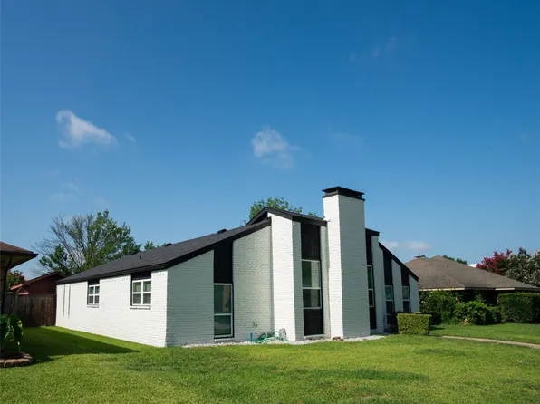 2214 Roundrock Dr, Carrollton, TX 75007