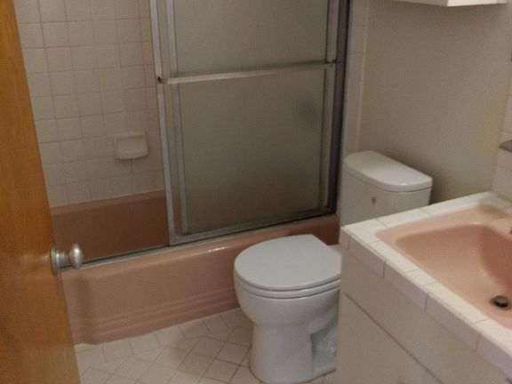 5th image of 446 Warren Dr APT 1