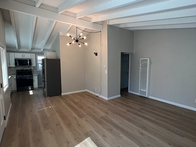 922 W Grand Blvd — Photo 8
