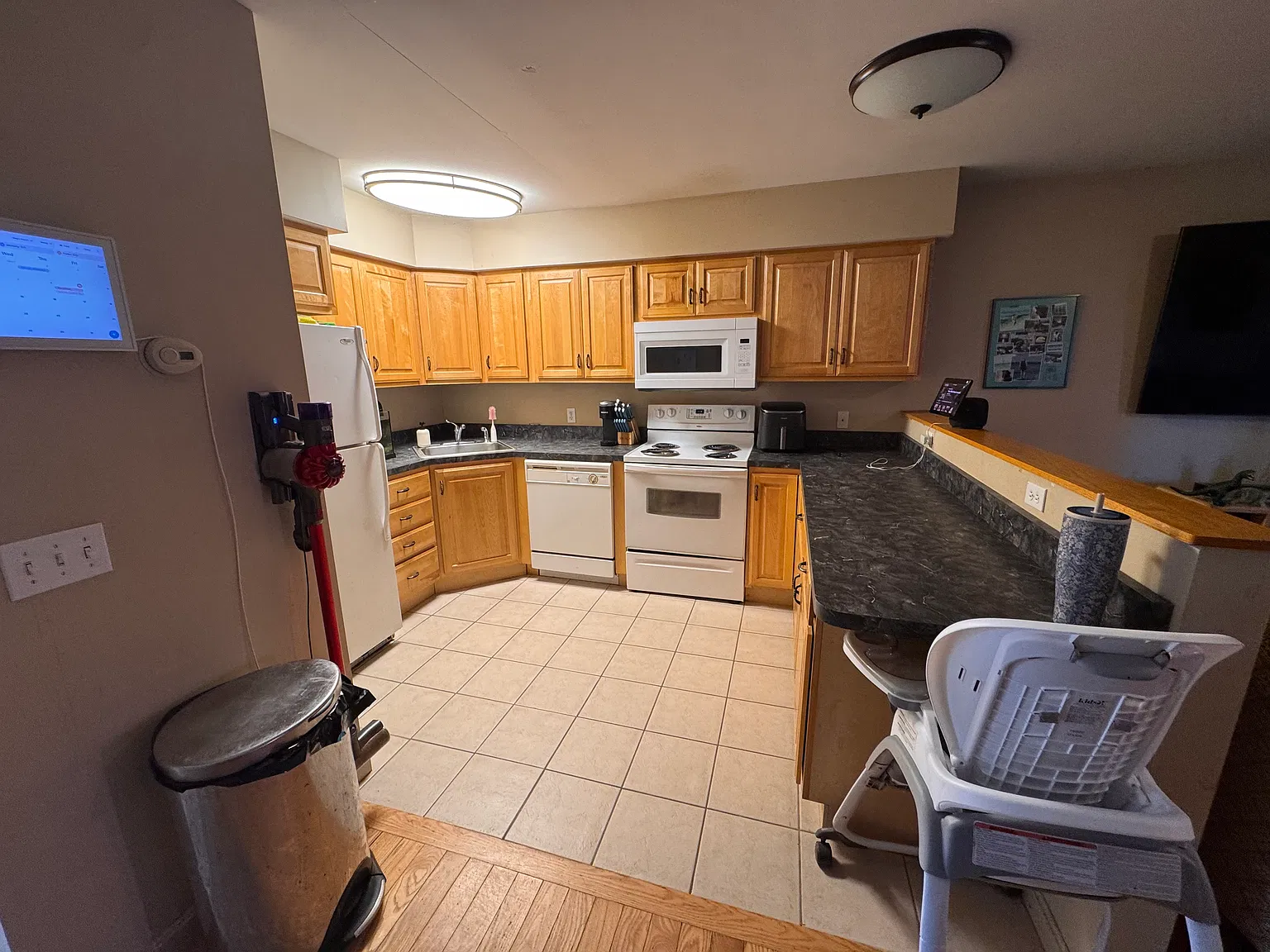 3 bed, 1.5 bath, 2000 sqft, $2,700 — Photo 3
