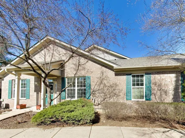 985 Oak Ridge Blvd, Elgin, IL 60120