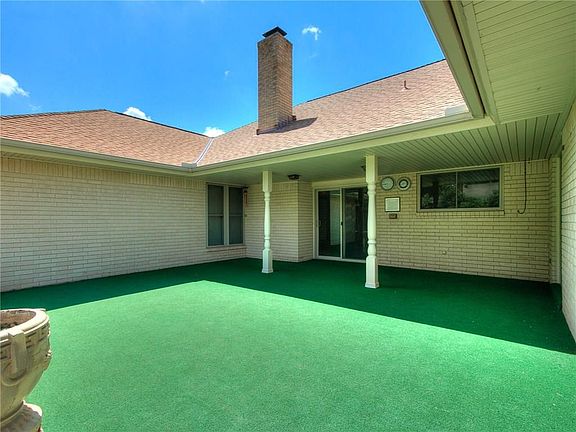 3rd image of 10017 Henderson Dr