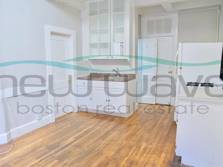 161 Endicott St #1R — Photo 6