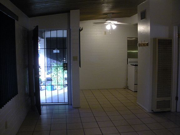 3rd image of 2824 N Estrella Ave APT D